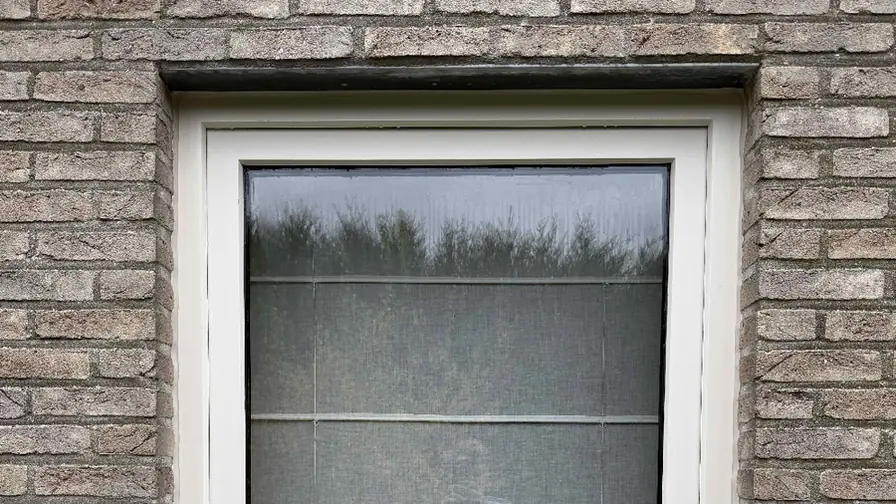 Hetzelfde PVC-raam na folieontmanteling en herafwerking